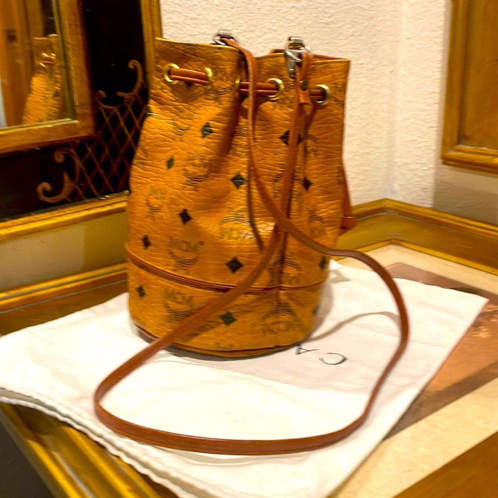 💥FLASH SALE!! MCM RARE Mini Bucket Drawstring Bag EUC w dust bag no call outs - Picture 6 of 9
